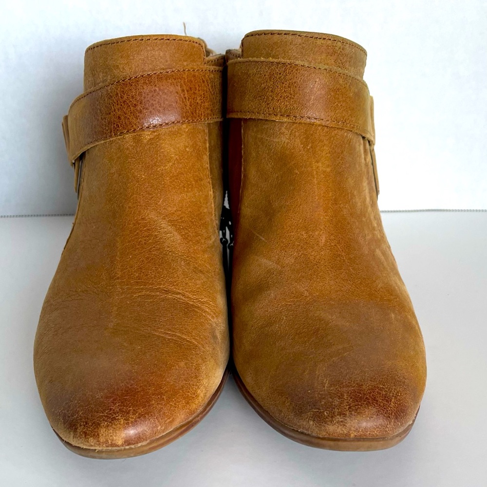 Clarks Tan Women’s Booties in a size 8.